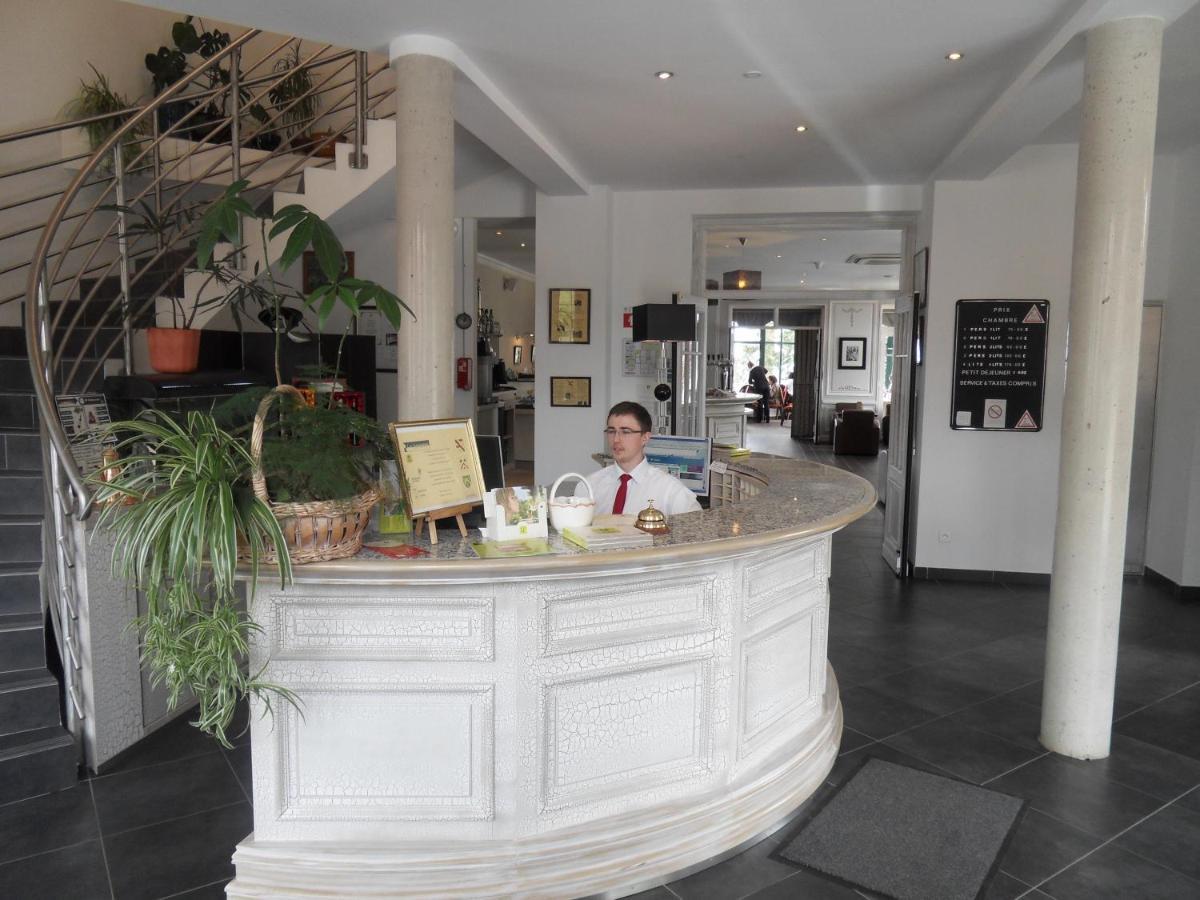 Logis - Hotel Restaurant La Sapiniere Wisques Exteriör bild