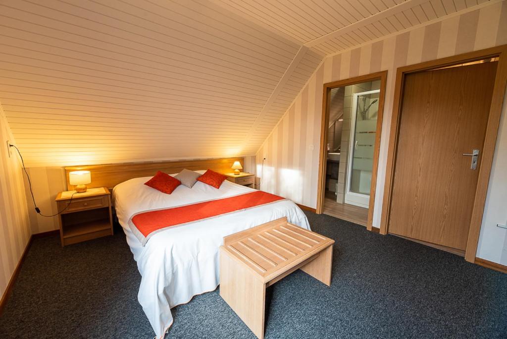 Logis - Hotel Restaurant La Sapiniere Wisques Exteriör bild