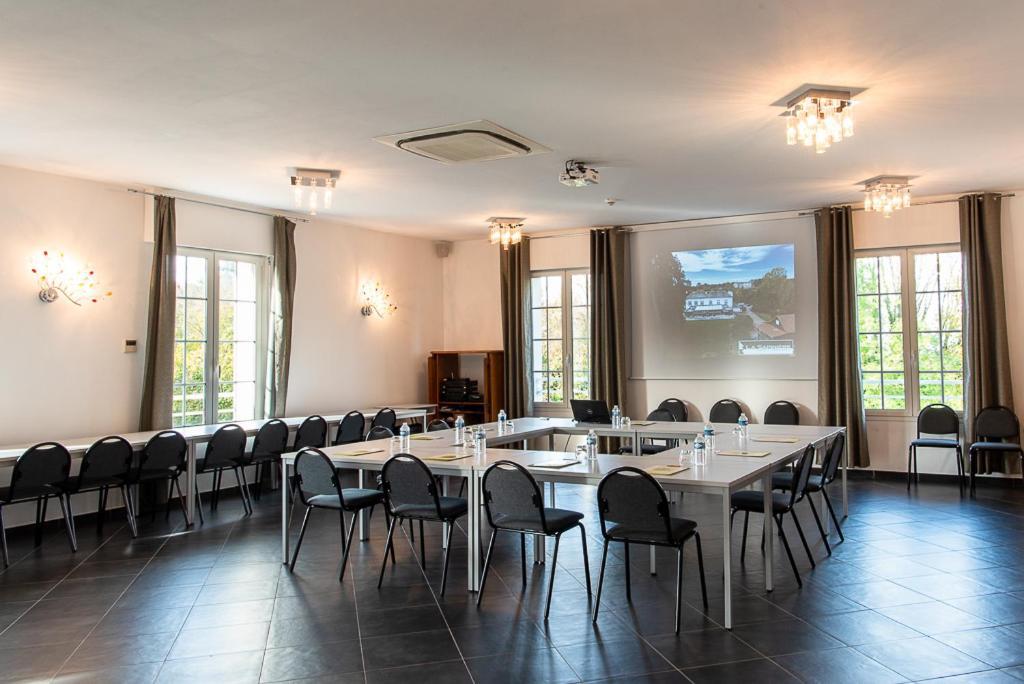 Logis - Hotel Restaurant La Sapiniere Wisques Exteriör bild