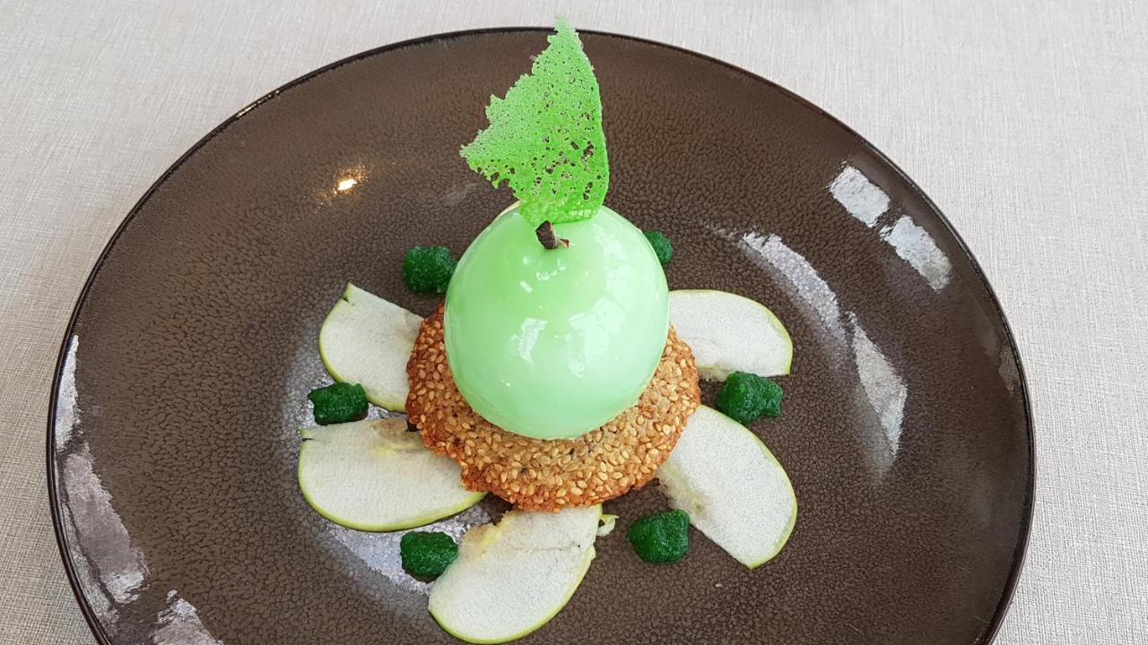 Logis - Hotel Restaurant La Sapiniere Wisques Exteriör bild