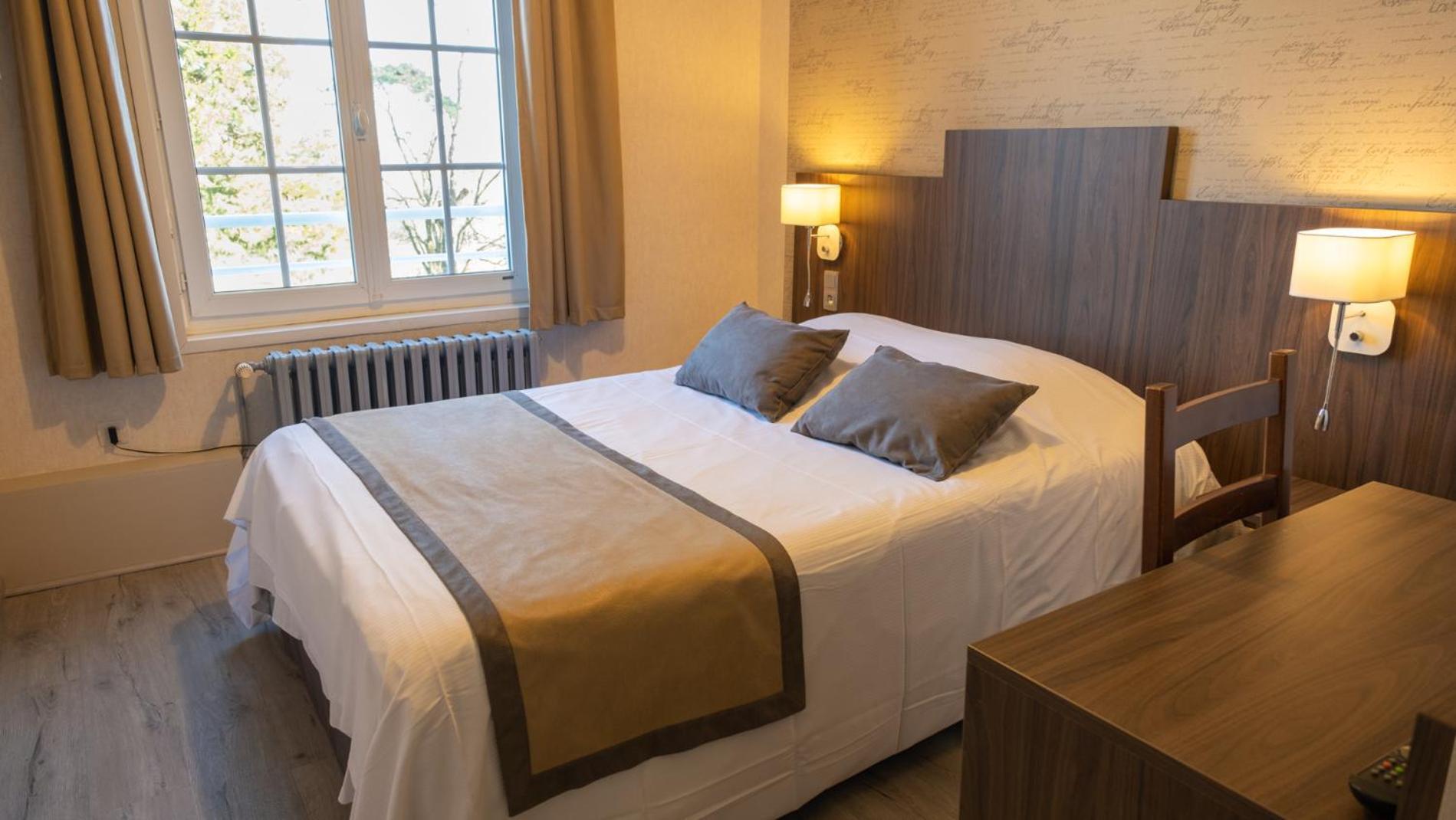 Logis - Hotel Restaurant La Sapiniere Wisques Exteriör bild