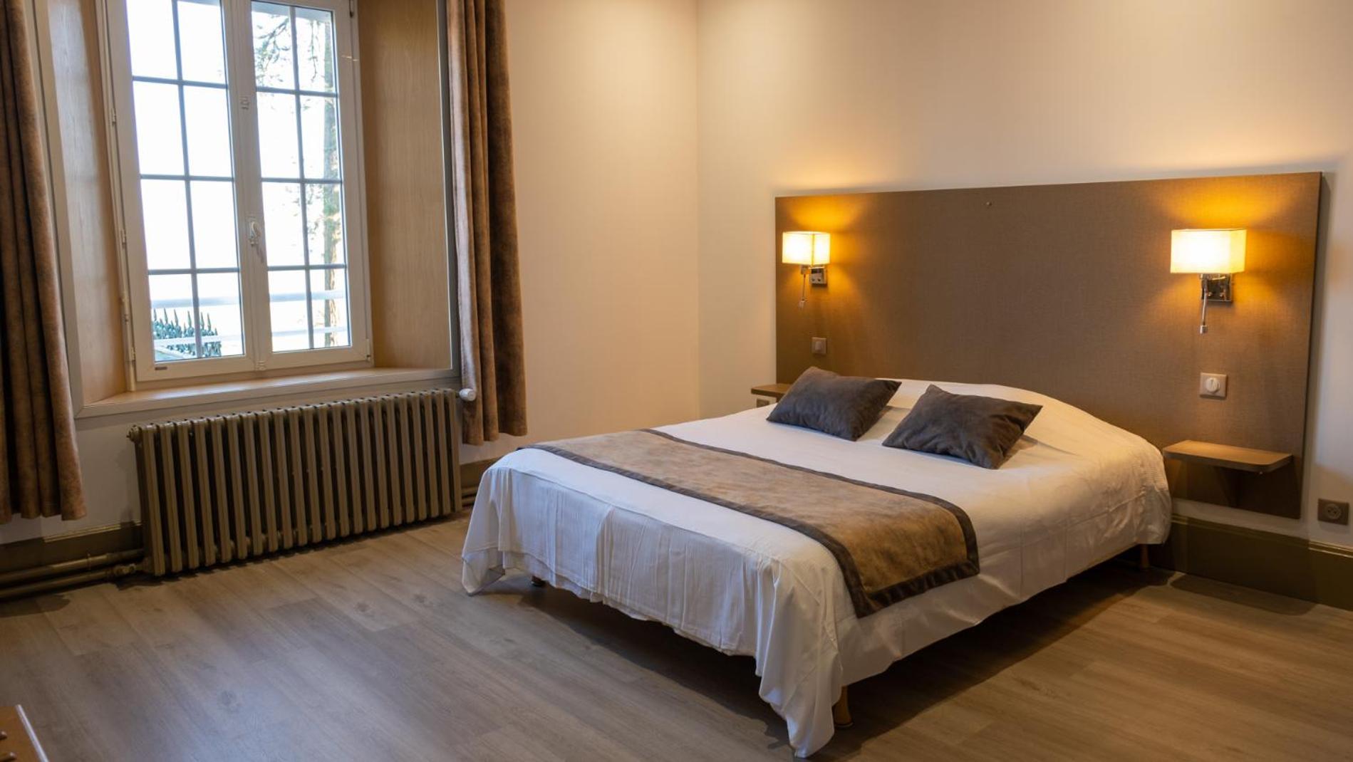 Logis - Hotel Restaurant La Sapiniere Wisques Exteriör bild
