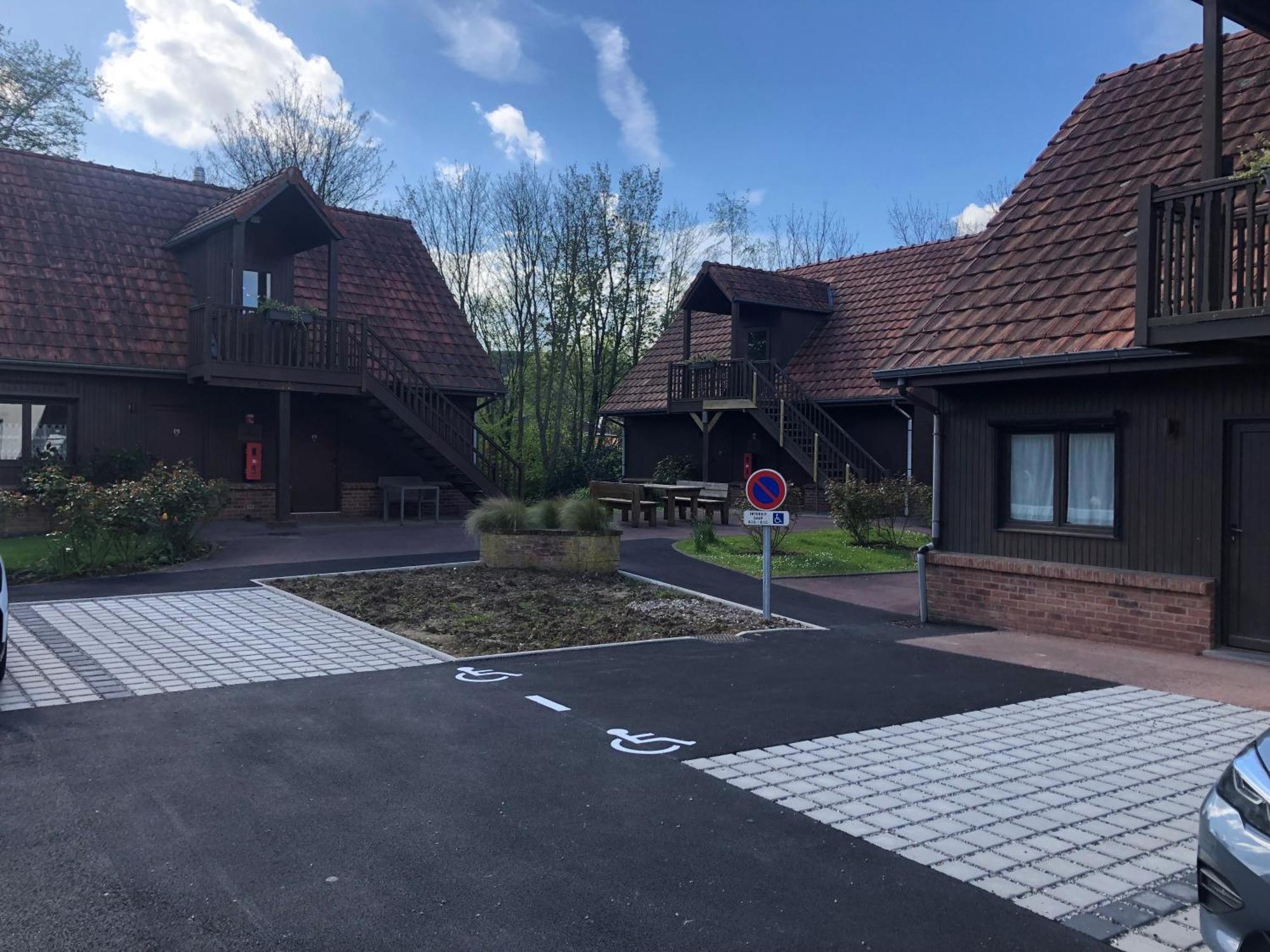 Logis - Hotel Restaurant La Sapiniere Wisques Exteriör bild
