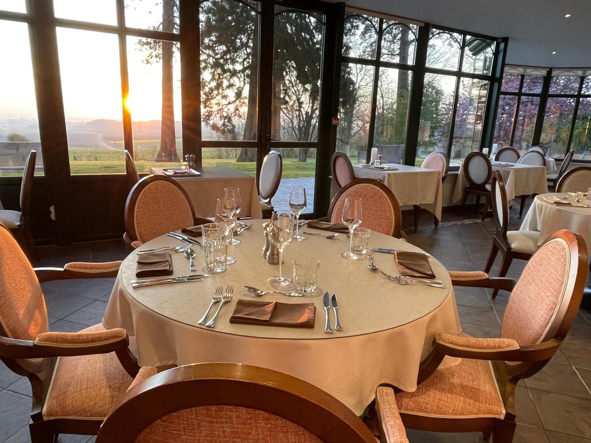 Logis - Hotel Restaurant La Sapiniere Wisques Exteriör bild