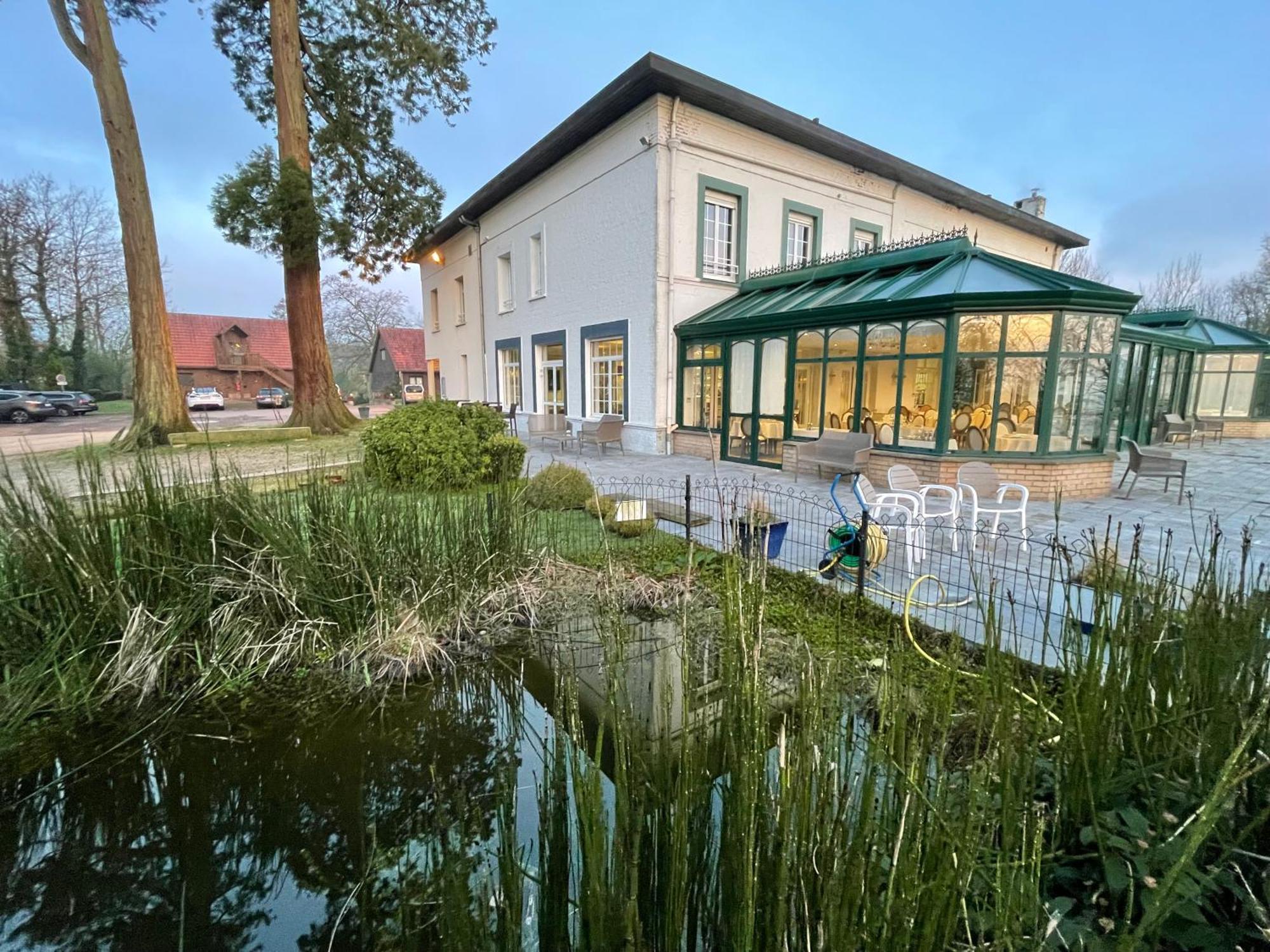 Logis - Hotel Restaurant La Sapiniere Wisques Exteriör bild