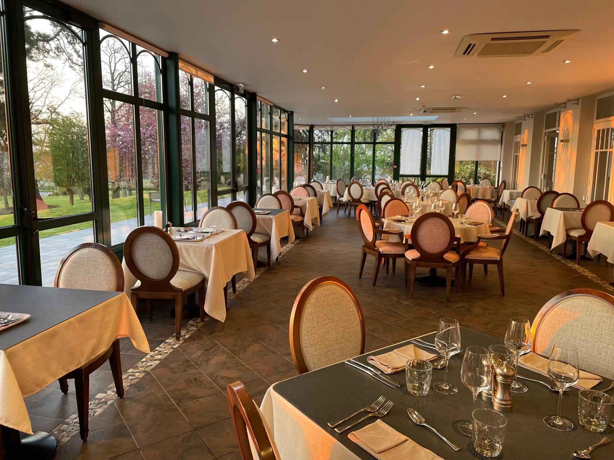 Logis - Hotel Restaurant La Sapiniere Wisques Exteriör bild
