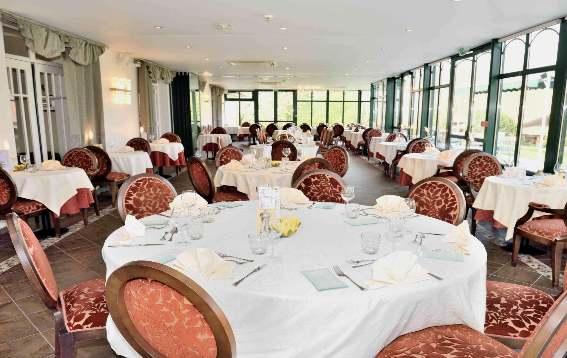 Logis - Hotel Restaurant La Sapiniere Wisques Exteriör bild